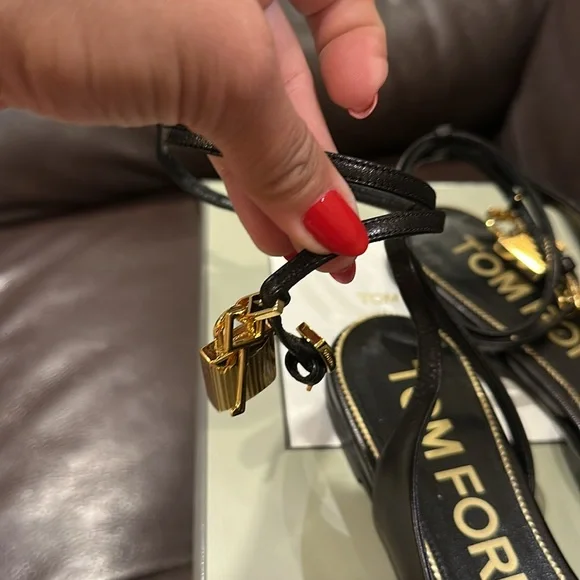 Tom Ford Black Leather Pointed Heels - Picture 2 of 5